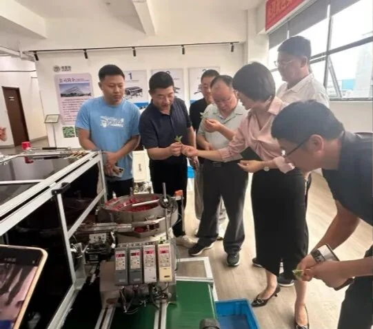 Machine vision system inspecting plug seedlings for grading and replenishment